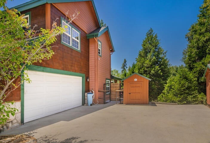 Side Cabin- Garage