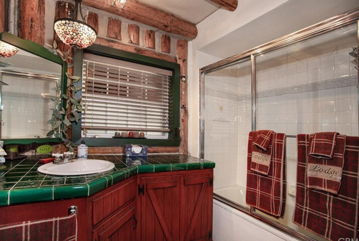 Log Cabin Bath